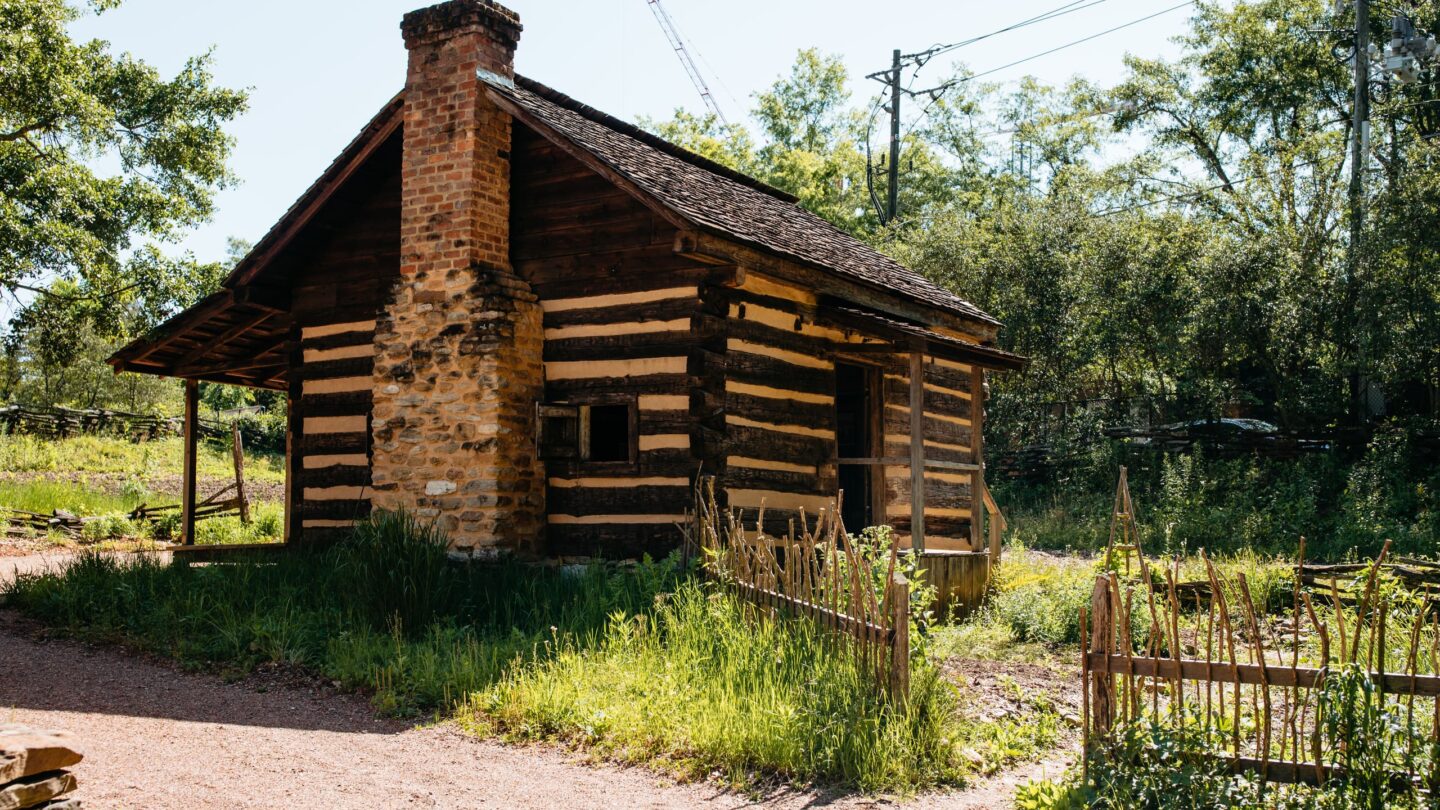 The Enslaved People&rsquo;s Garden and cabin at Atlanta History Center (Atlanta History Center)